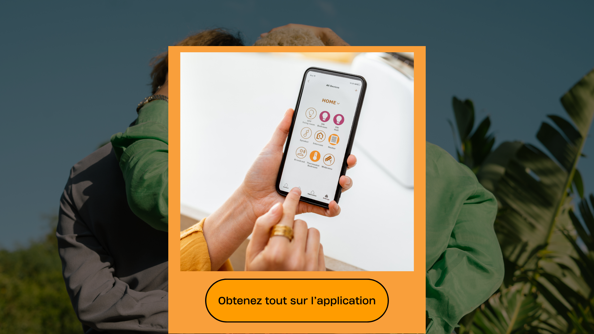 Encart « Obtenez tout sur l'application » avec une main tenant un smartphone